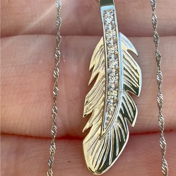 Solid platinum genuine diamond leaf/feather necklace high end- - emergency sale - Picture 2 of 13